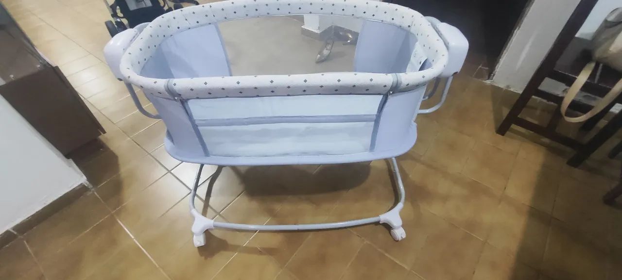 Berço com balanço Automático, bluetooth, multifuncional. Berço desmontável