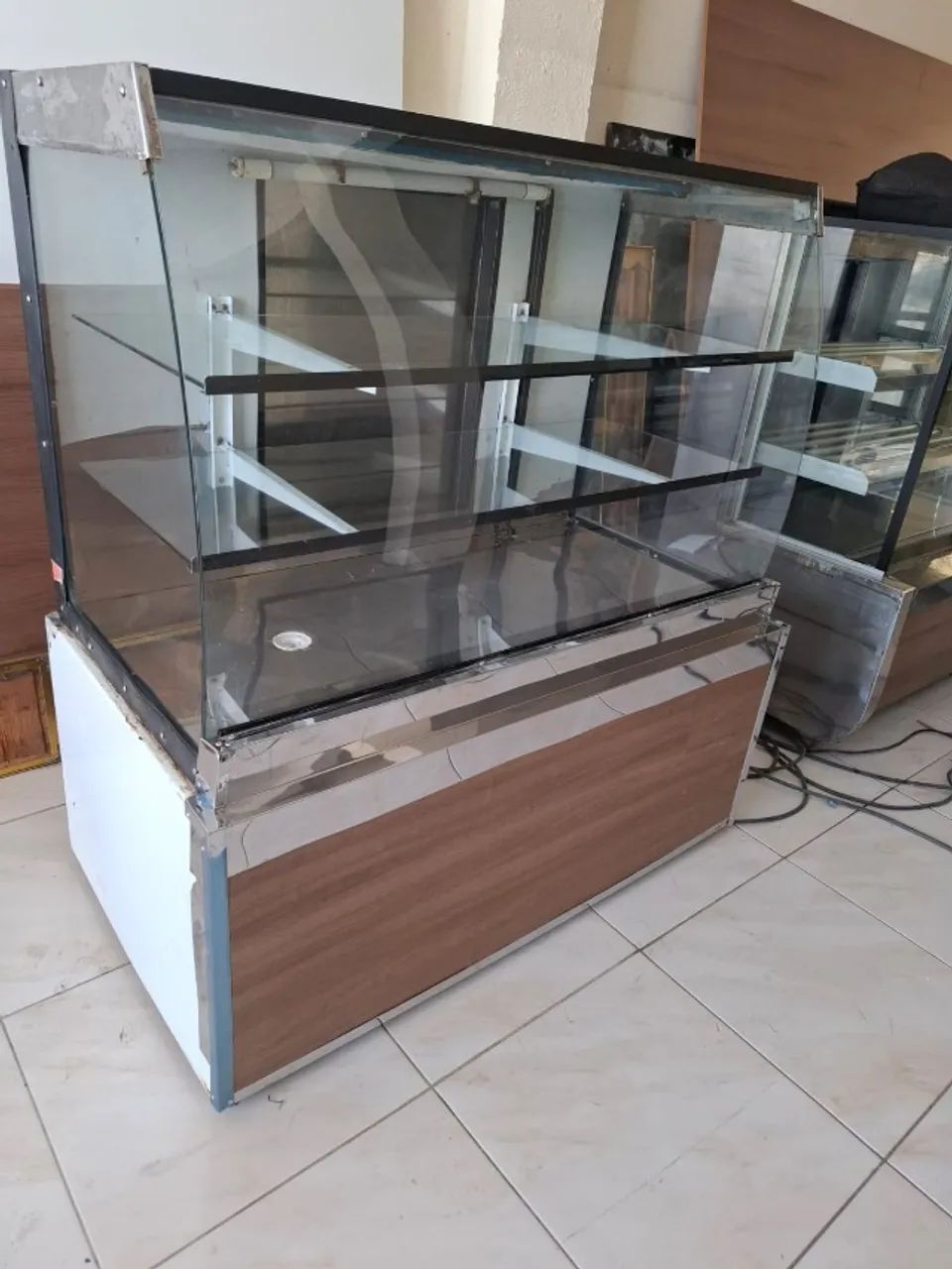 Vitrine Natural para bolos e Salgados
