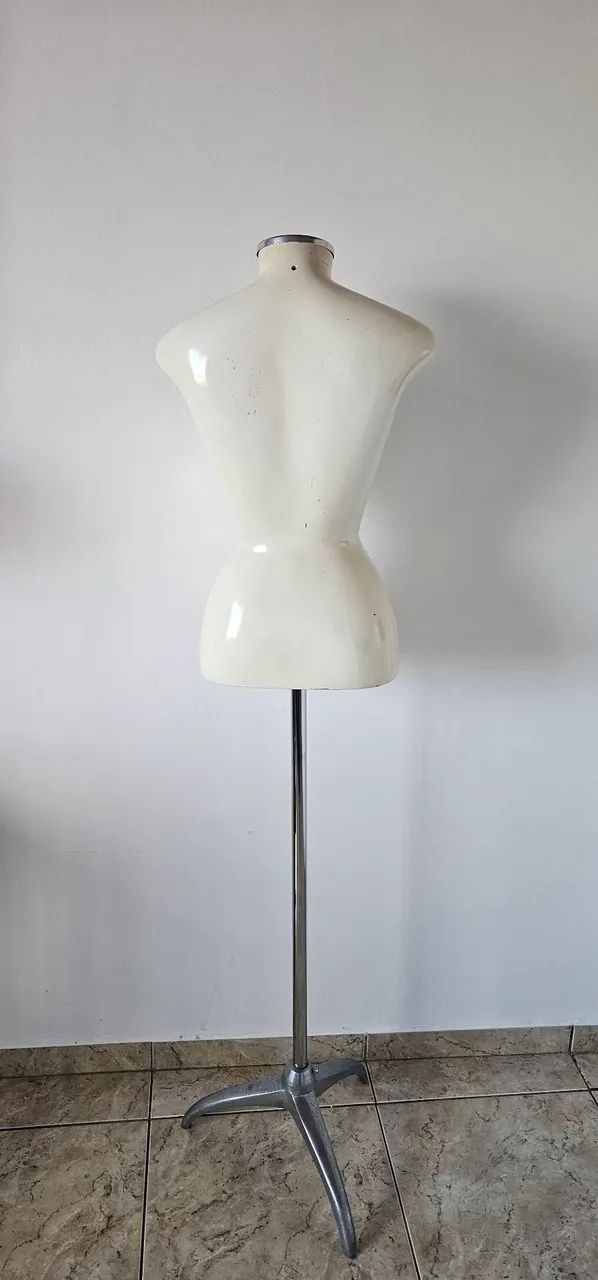 Busto expositor feminino (informações abaixo). - Foto 3