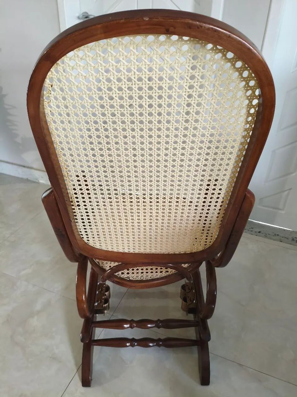 Cadeira de balanço antiga  - Foto 2