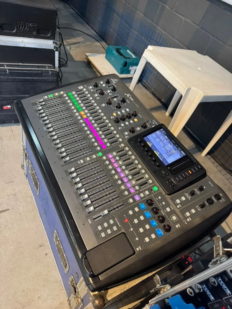 MESA DE SOM DIGITAL BEHRINGER X32 FULL c/ CASE NOVO - Foto 4
