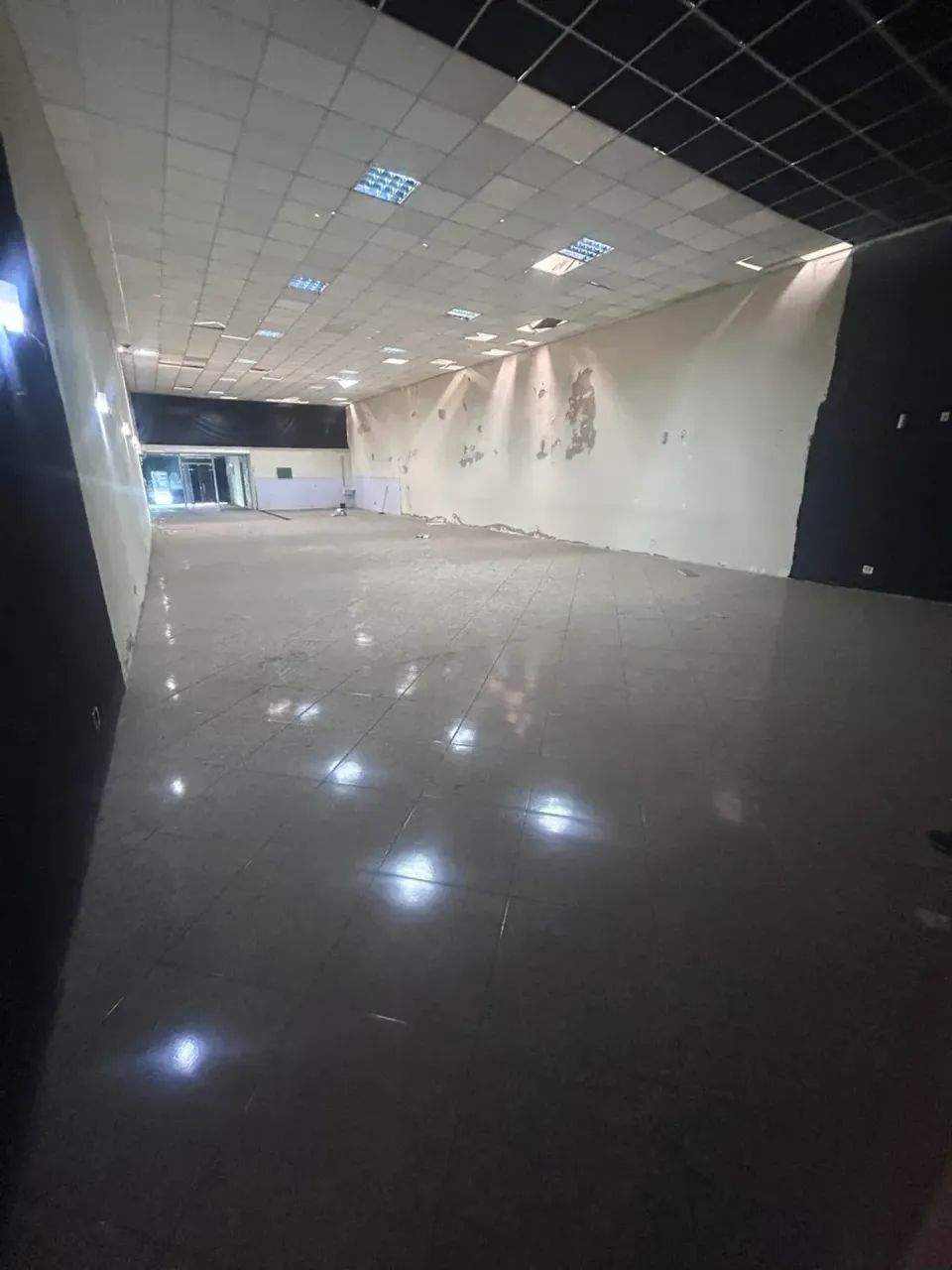 ALUGA-SE OU VENDE-SE EXCELENTE GALPÃO