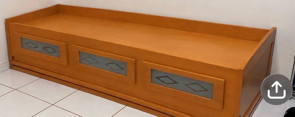 Cama de solteiro em madeira pura 