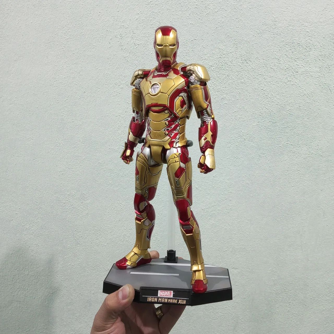 Iron Man mk 42 legends creation peça rara nova completa e com caixa parda  - Foto 2
