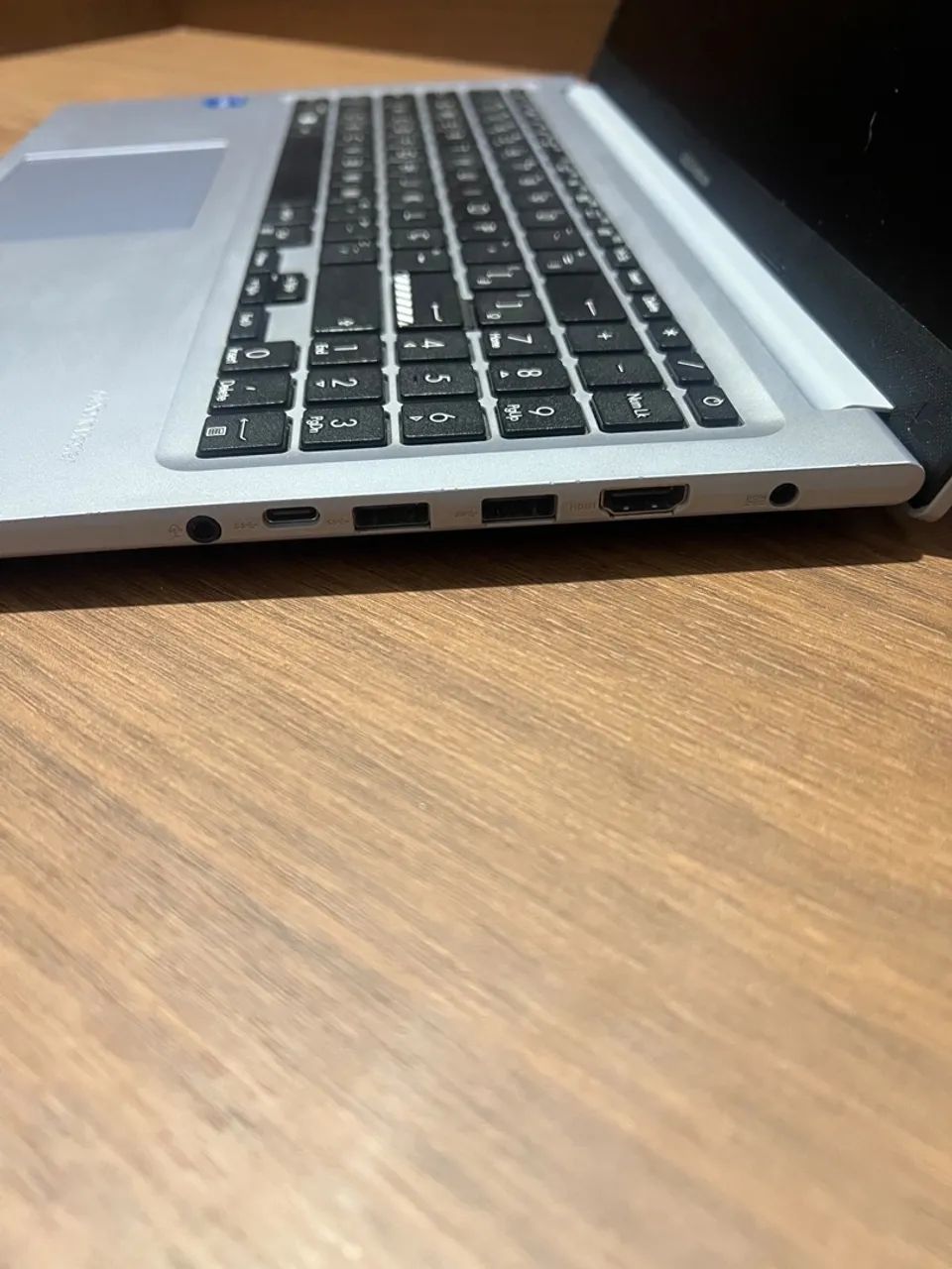 ASUS VIVOBOOK 15 - i5-12450H - 8GB - Foto 4