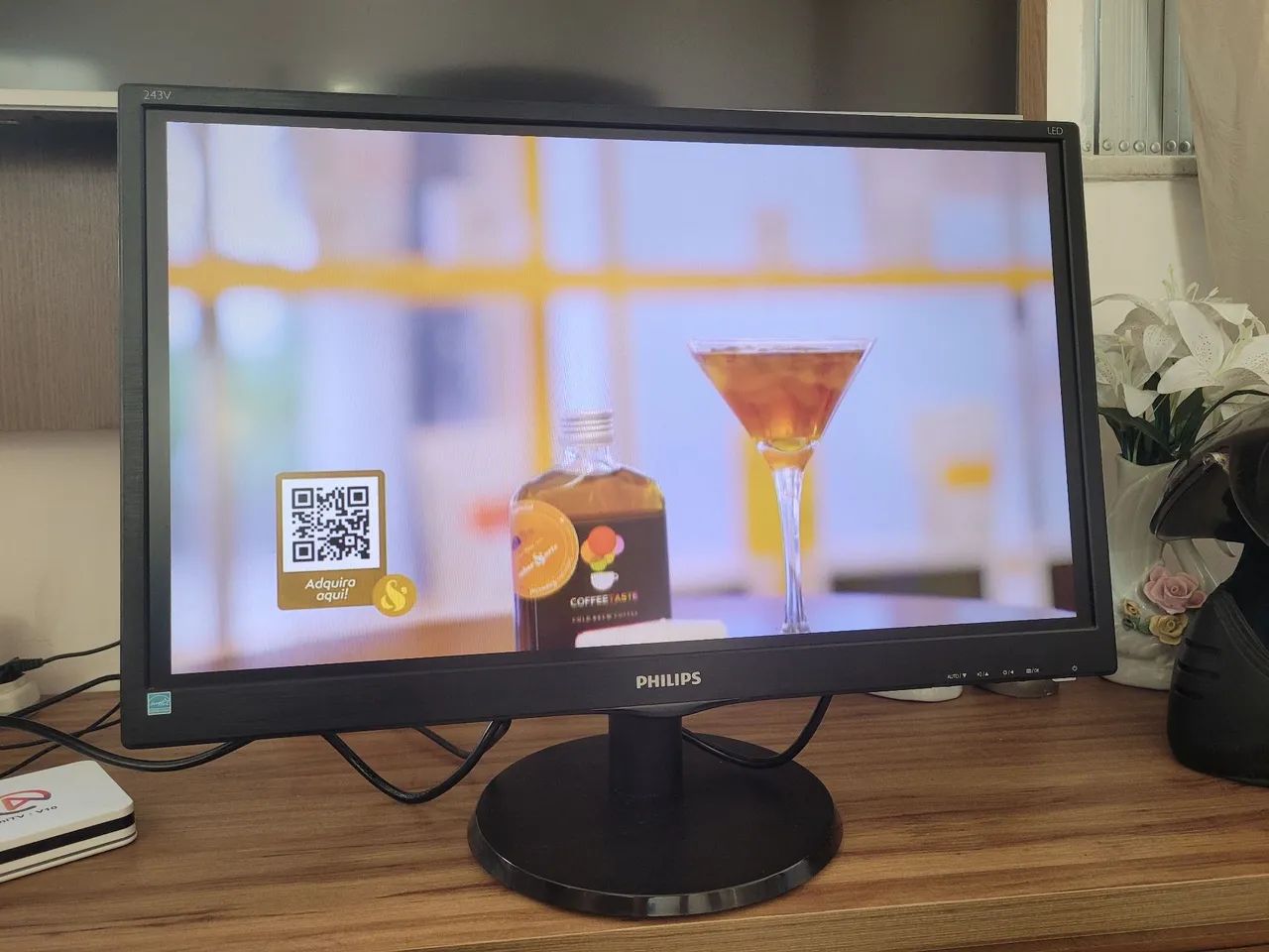 Monitor Philips 24 polegadas com áudio  (com um pequeno defeito: uma única linha vertical)