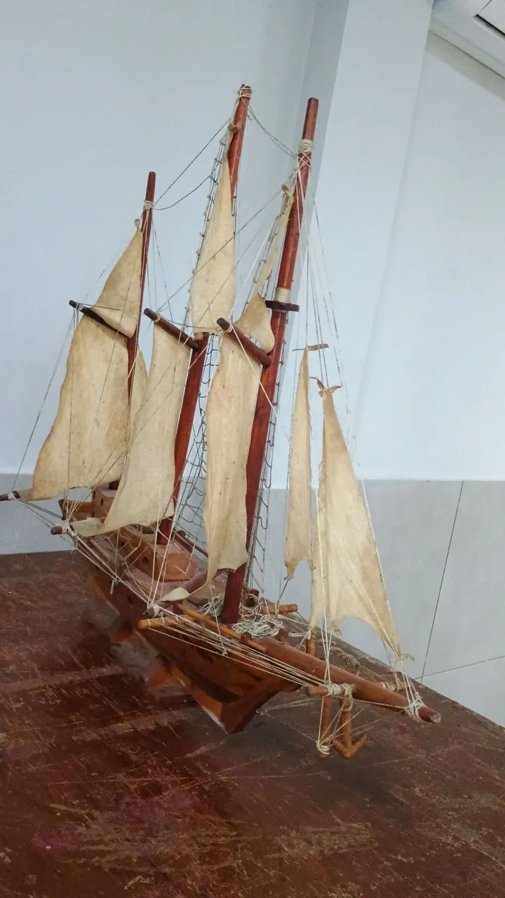 Miniatura barco Veleiro de madeira  - Foto 2