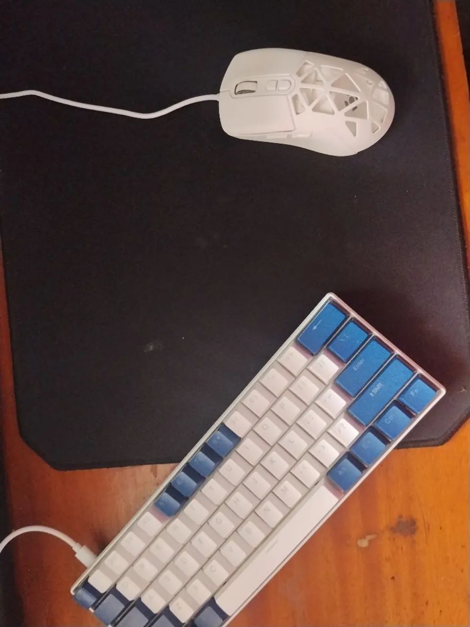 Mouse, mouse pad e teclado gamer