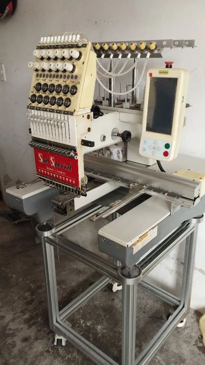 Máquina de bordado industrial  - Foto 3