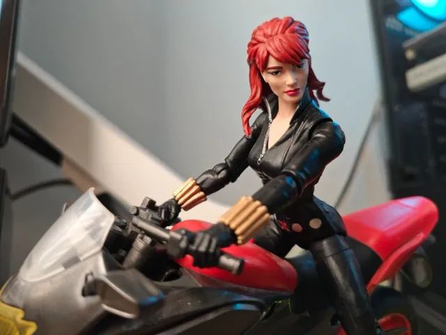 MARVEL LEGENDS VIÚVA NEGRA COM MOTO - Foto 3