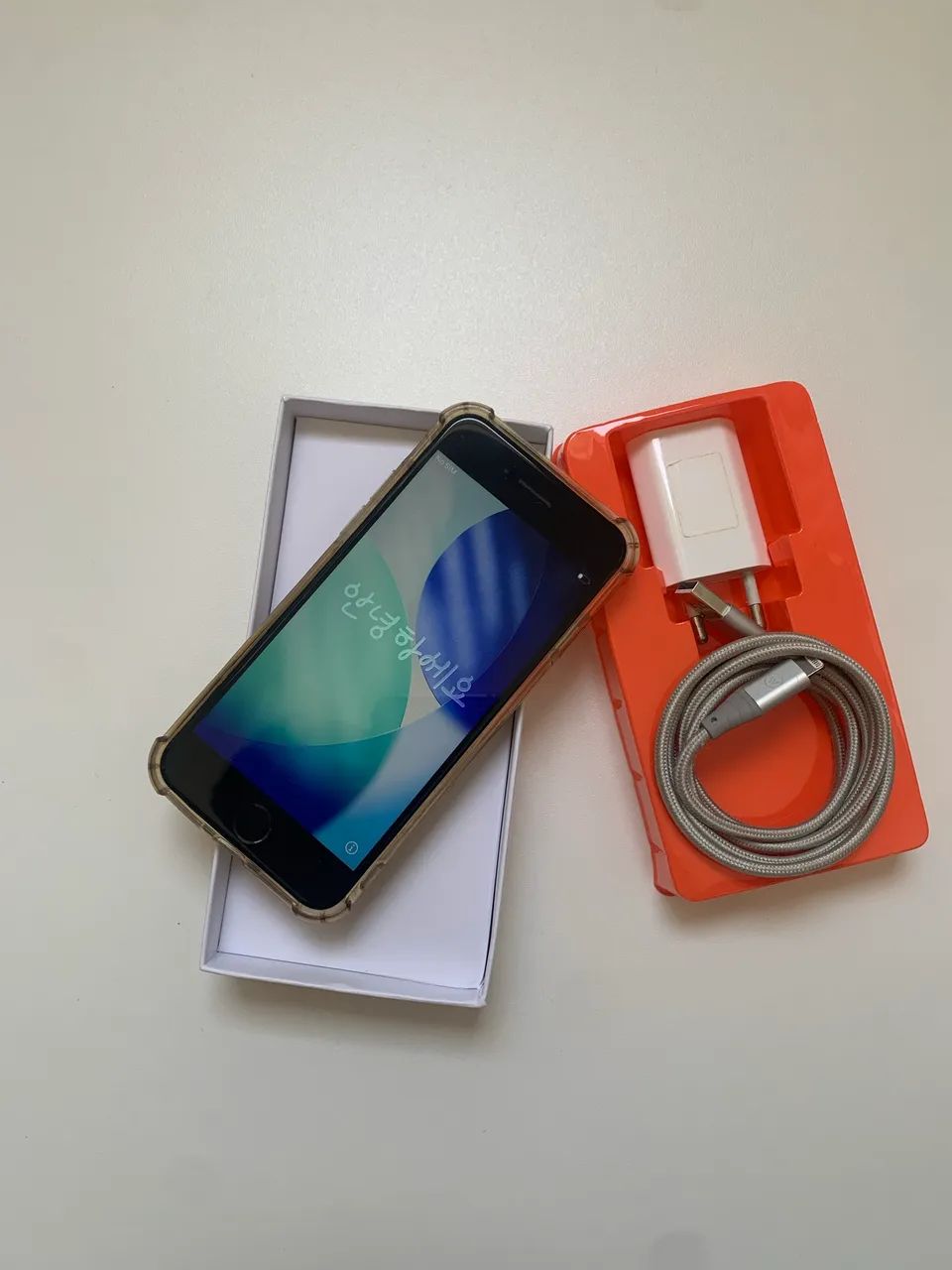 Iphone SE terceira geração usado.