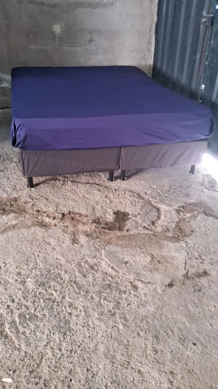 Cama queem com colchão 