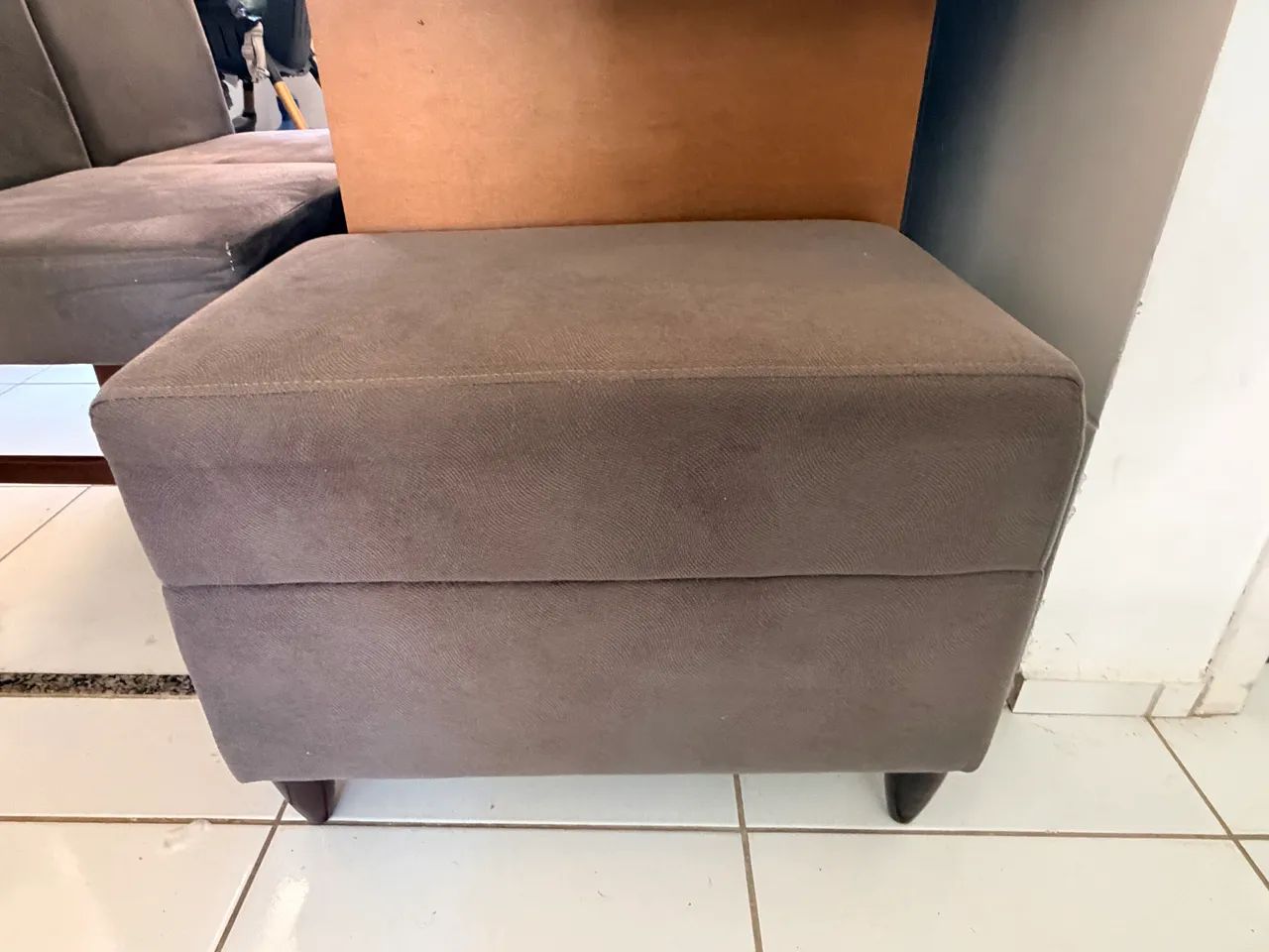 CONJUNTO MESA DE JANTAR COM 4 CADEIRAS E UM PUFF - Foto 5