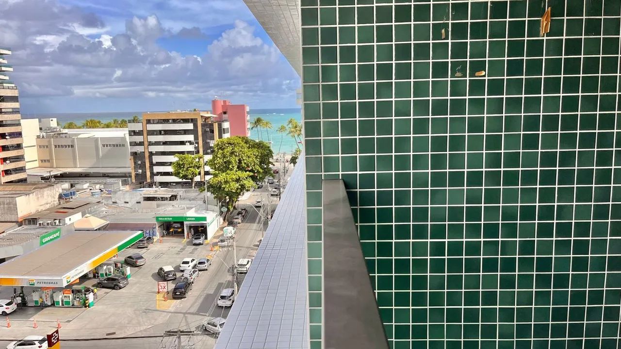 Quarto e Sala na Ponta Verde a 200m da Praia e da Cadeira Gigante