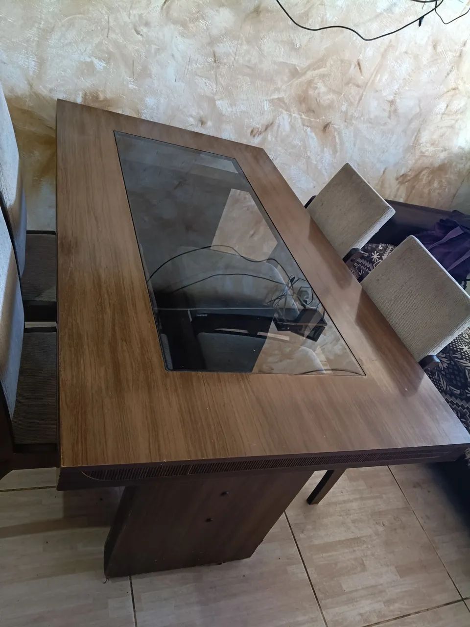 Vendo mesa bom estado com 4 cadeiras  - Foto 3