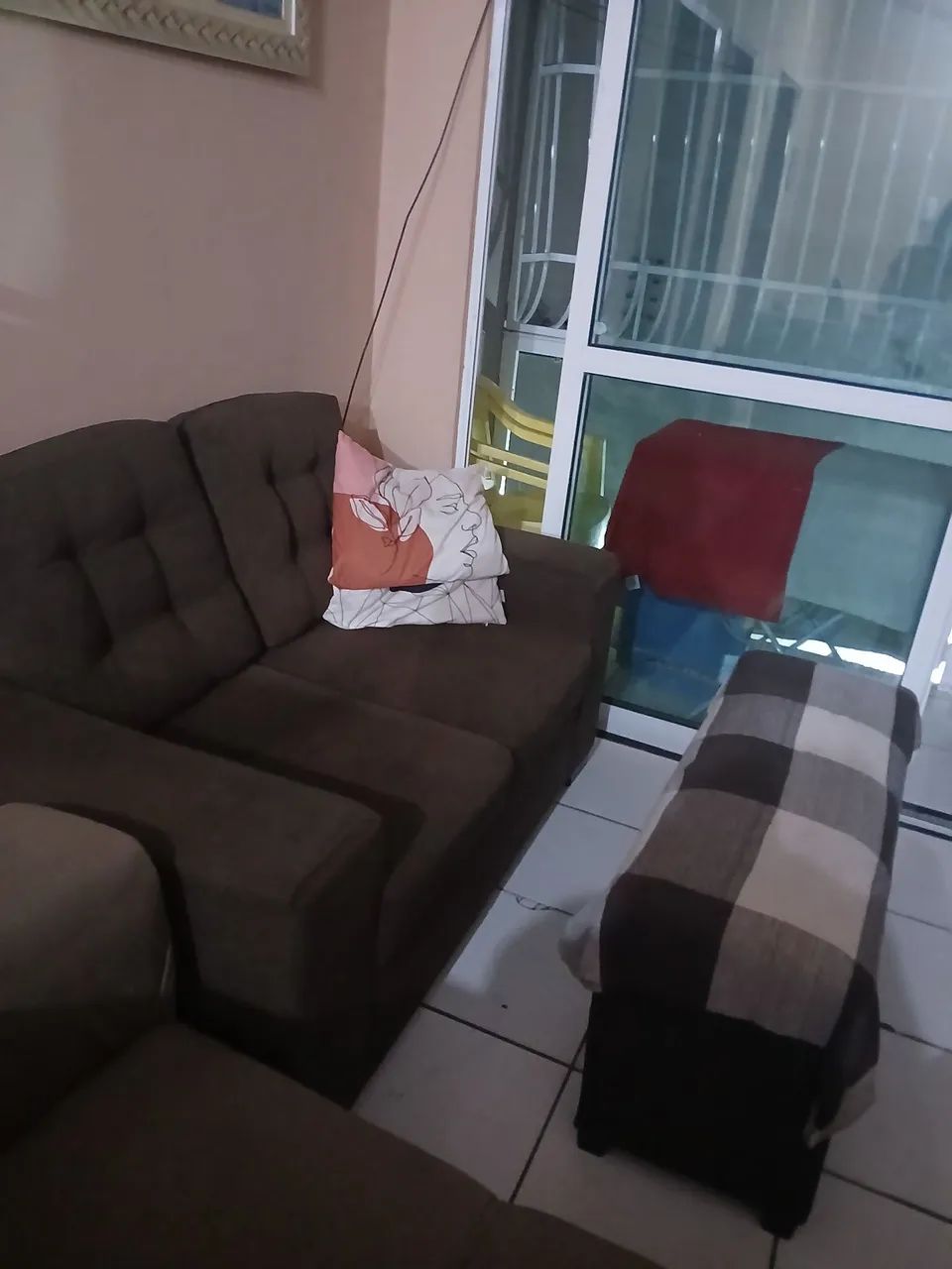Sofá 2 lugares + puff baú 