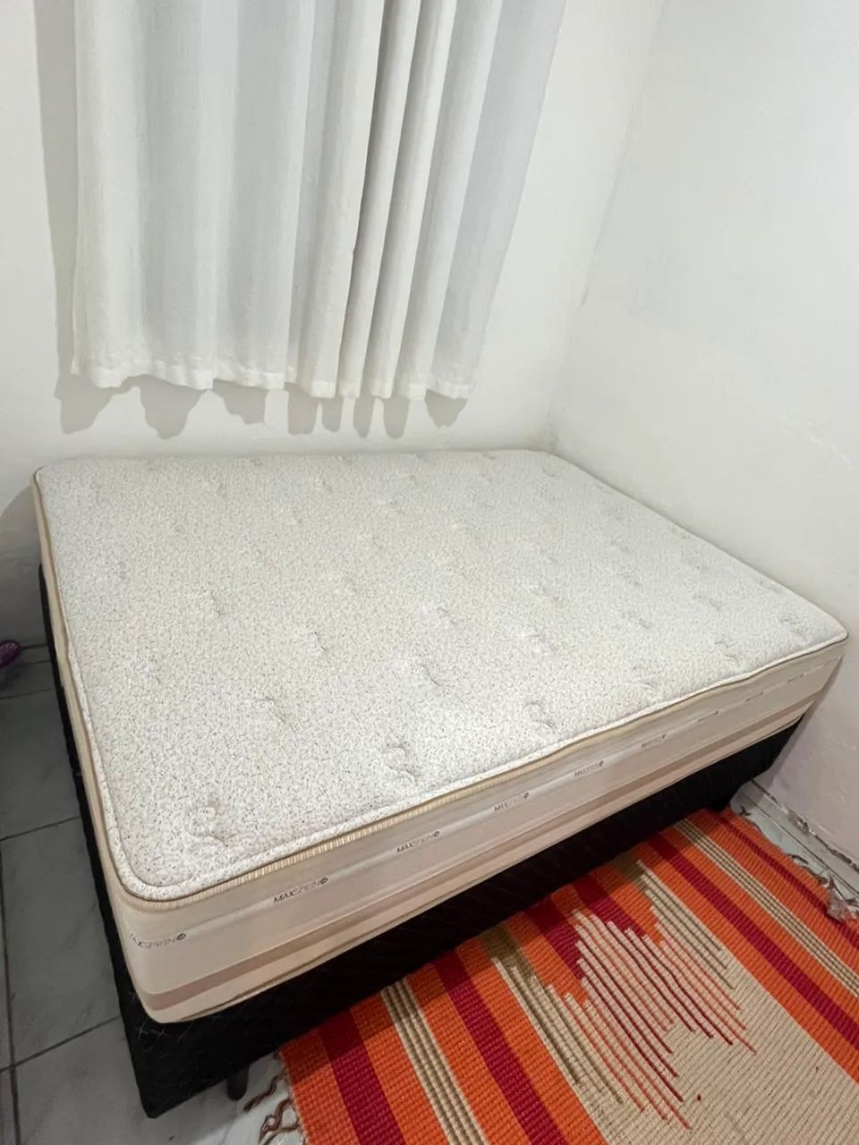 Cama semi nova 