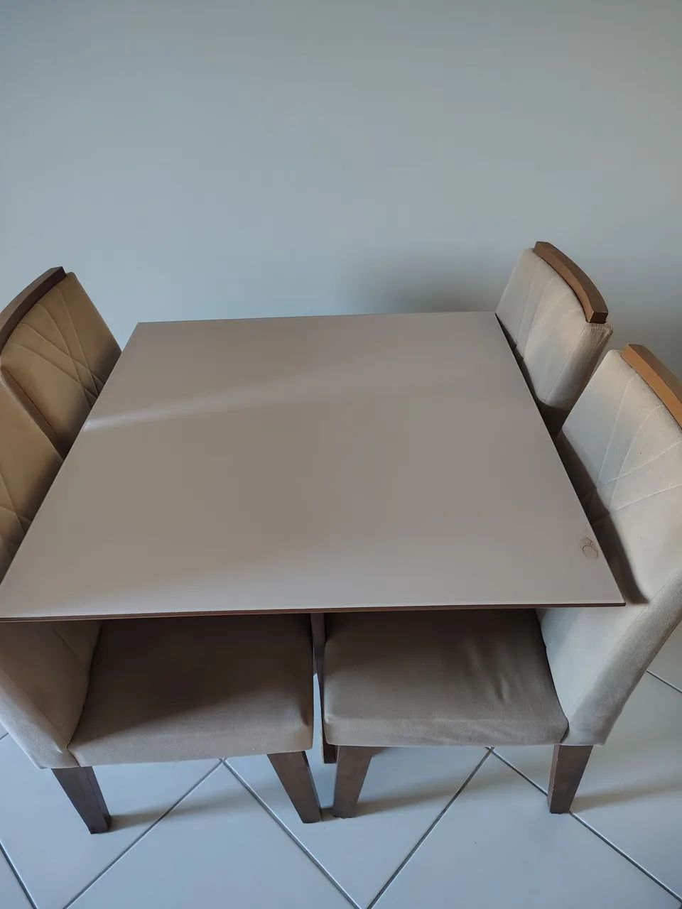 Mesa de vidro com quatro cadeiras  - Foto 2