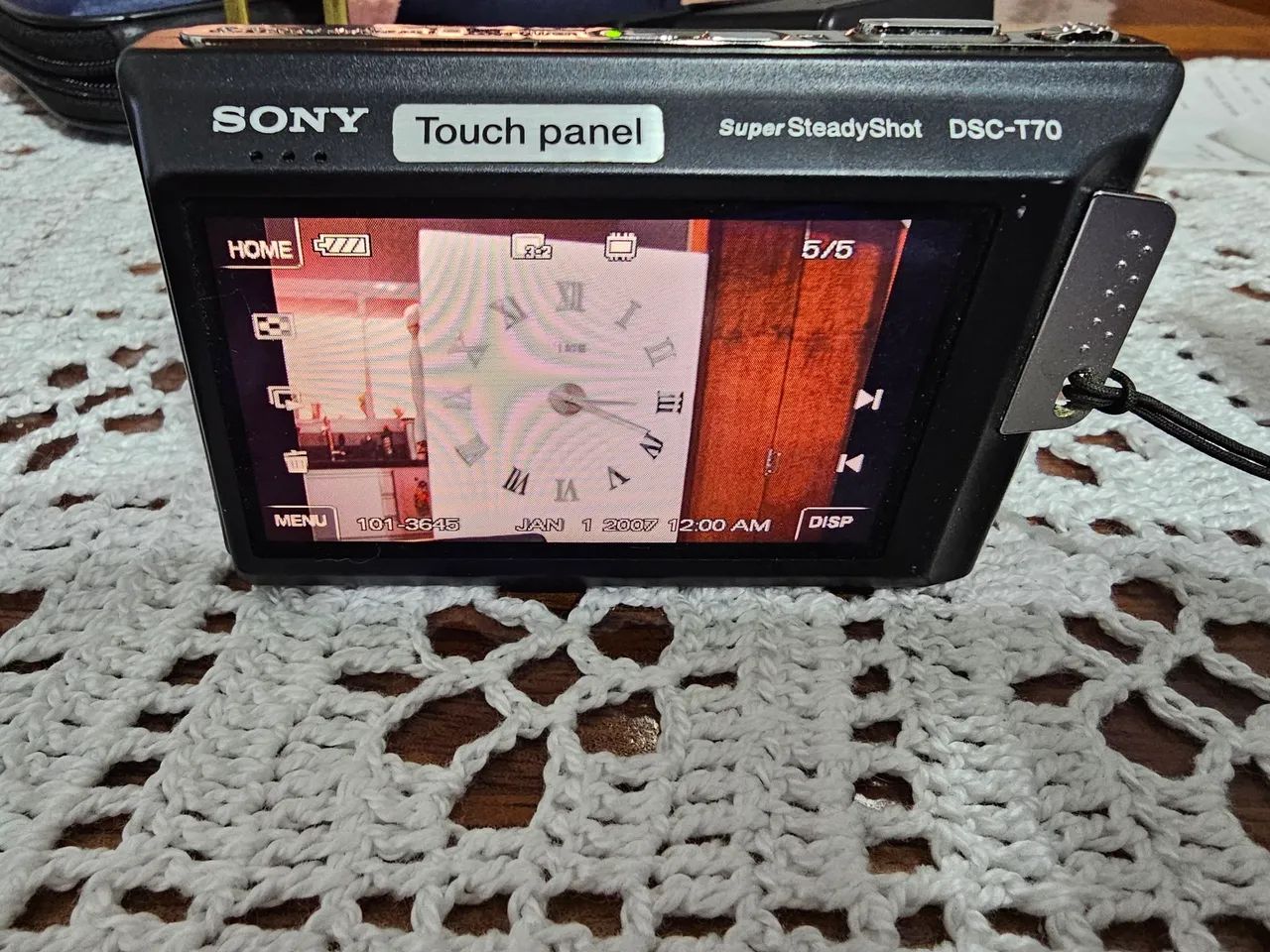 Máquina fotográfica digital Carl Zeiss Cyber Shot preta - Foto 2