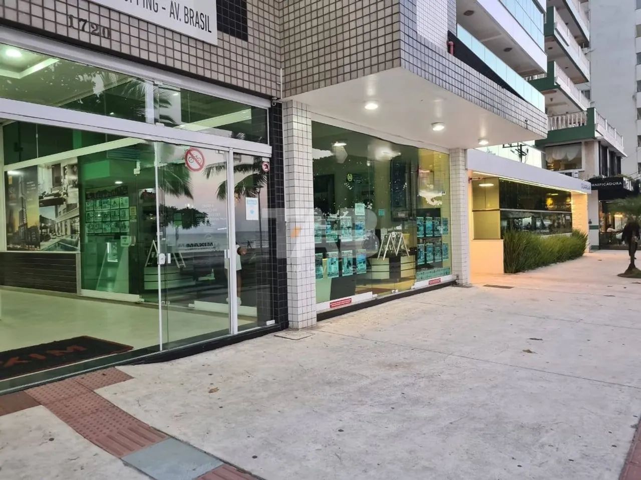 Sala Comercial à Venda em Balneário Camboriú - Foto 2