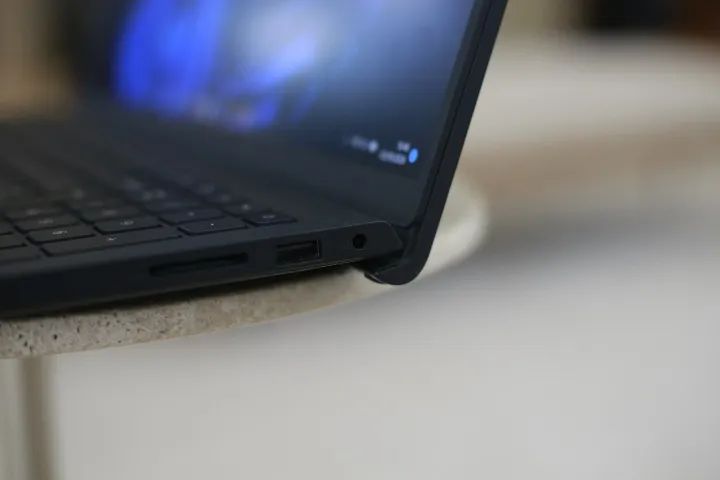 Notebook Dell Ryzen 5 7520U 8GB RAM SSD Tela 15,6 - Foto 2