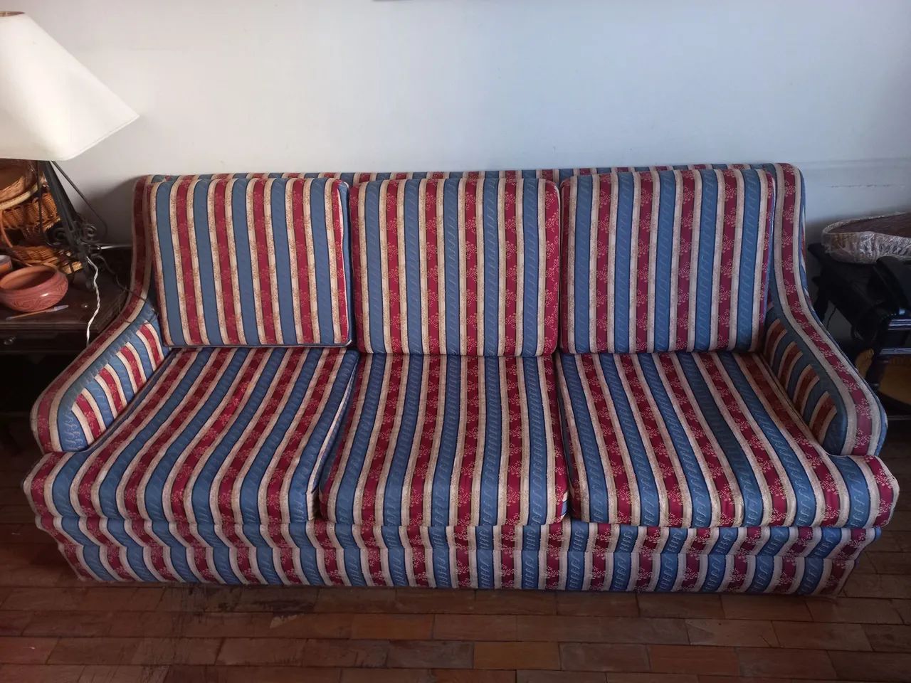 Sofa de três lugares