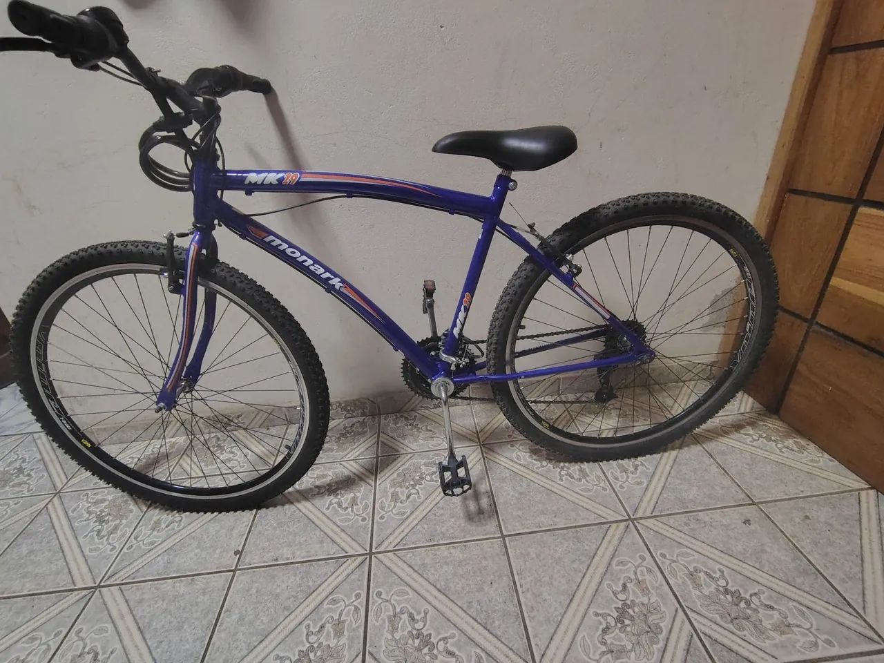 BICICLETA MONARK MK ARO 29 AZUL COBALTO 2018 USADA COM TRANCA E CHAVE - Foto 4