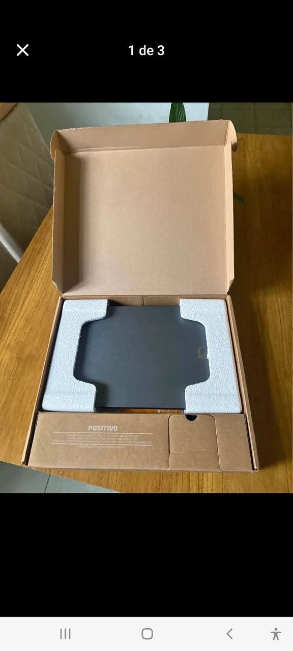 Notebook Positivo com acessórios 