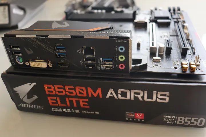 Placa mãe B550M Aorus Elite - Foto 3