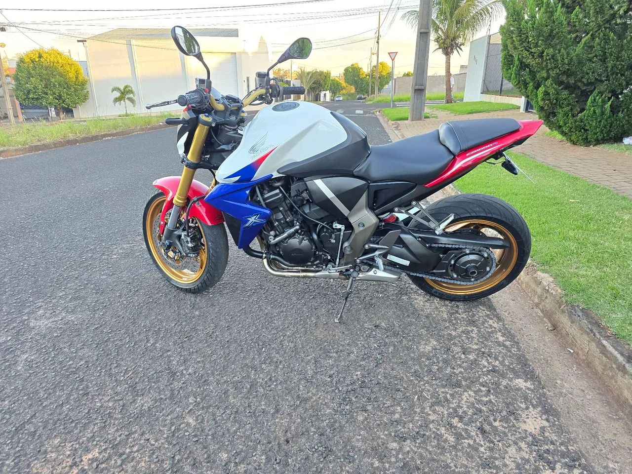 Vende se cb 2012 - Foto 2