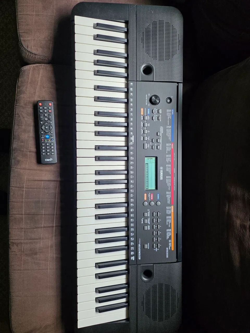 Vendo teclado yamaha E263 nunca usado com tripé  - Foto 5