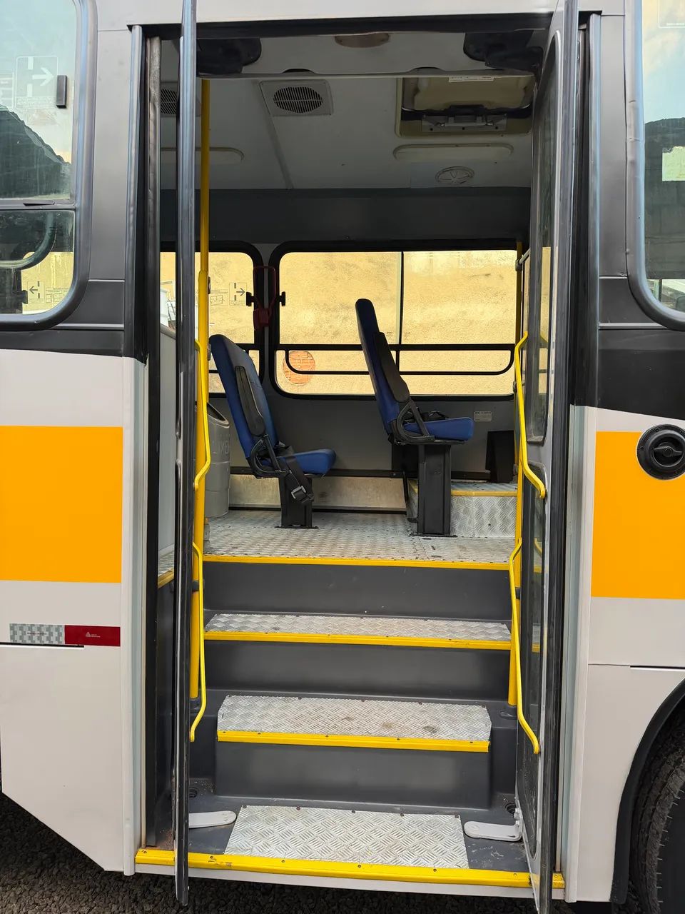 Ônibus escolar micrao ano 2013 Marcopolo 48 lugares lindo  - Foto 7