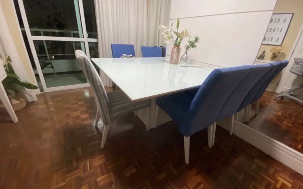 Conjunto de mesa + 6 cadeiras 