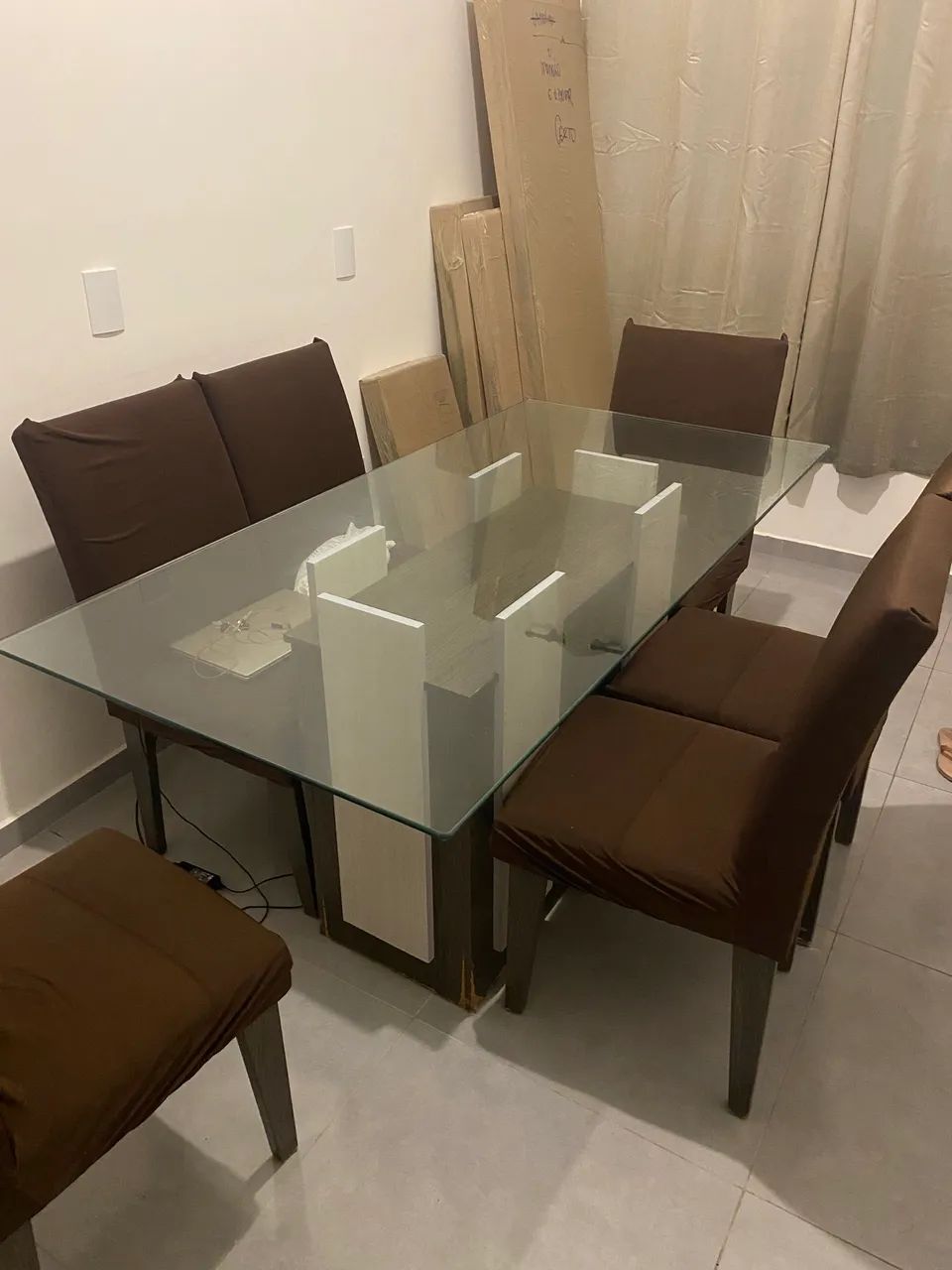 MESA DE JANTAR 6 LUGARES + 6 CADEIRAS + CAPAS 