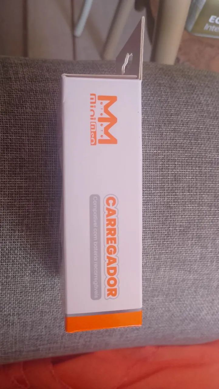 Um carregador de bateria de litio de lanterna. - Foto 2