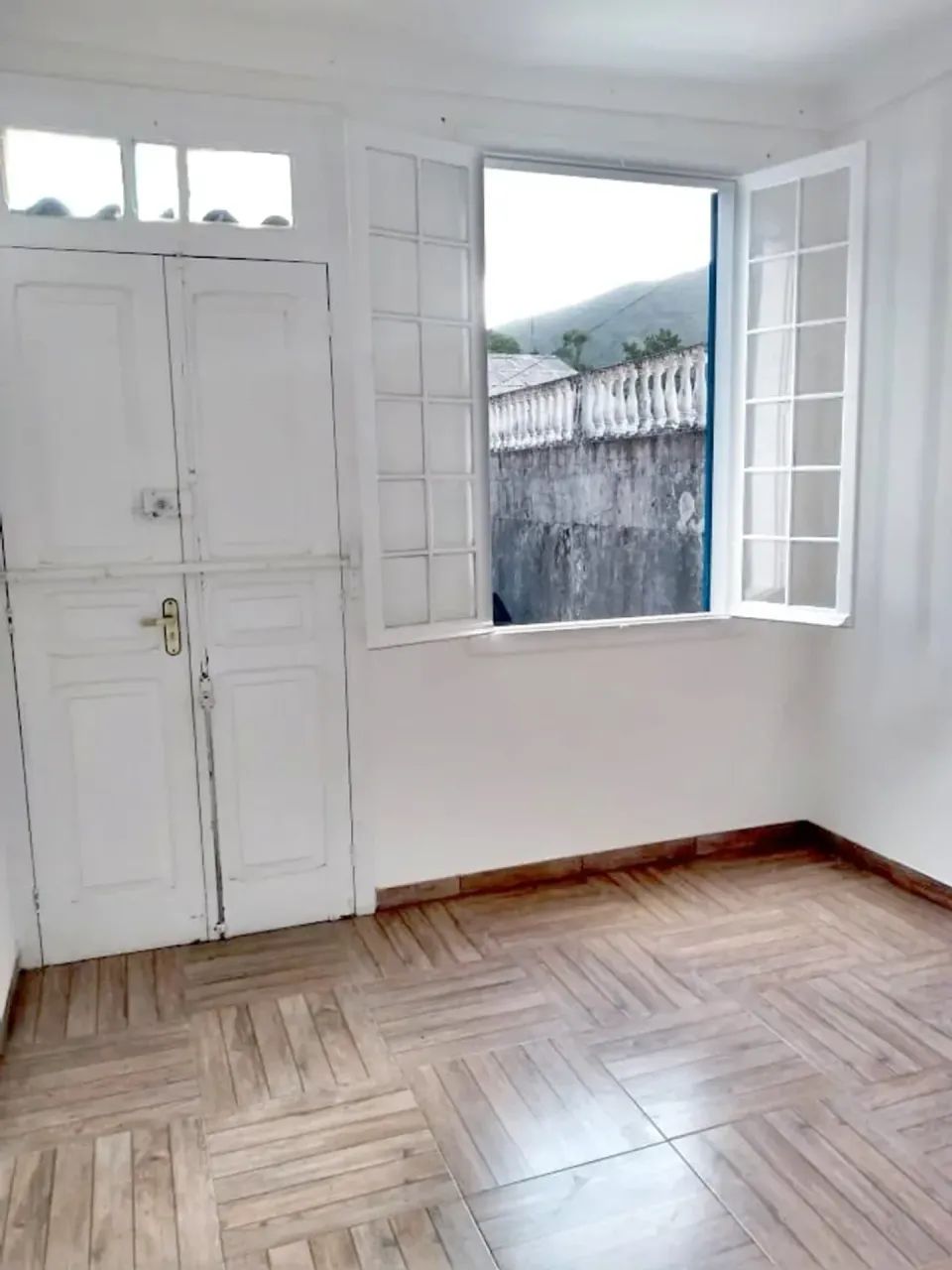 casa com  71 mts com sala, 2 quartos , vaga garagem prox Supermecado Bramil - Foto 2