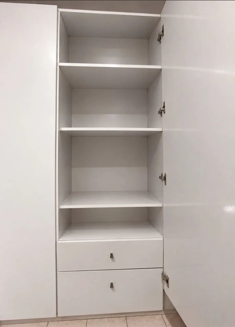 Armário branco três portas com espelho  - Foto 4
