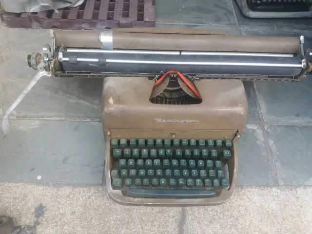 Máquina de escrever Remigtom carro 46 - Foto 5