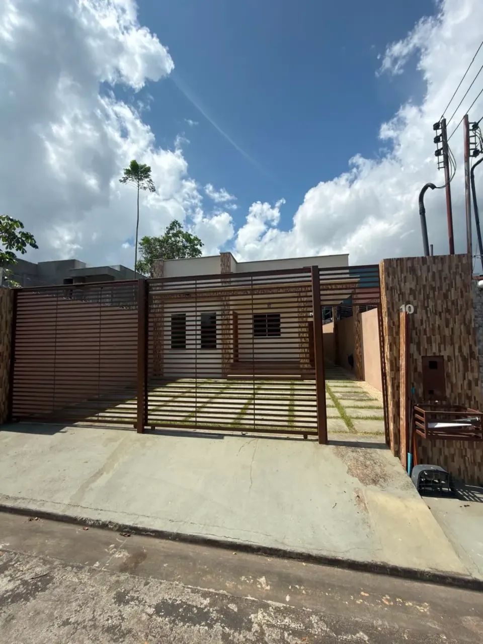 Vila Suíça casa com 2 quartos sendo 1 suítes  Venda !!