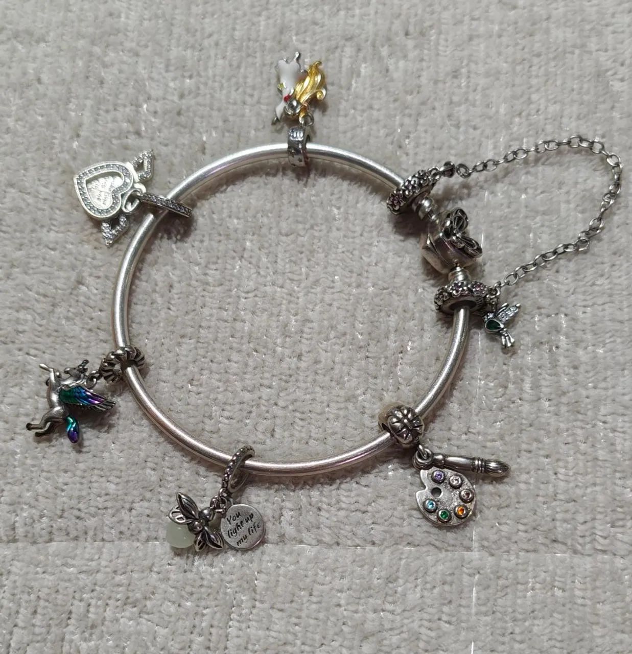 Pulseira Pandora original com corrente de segurança e Berloques 