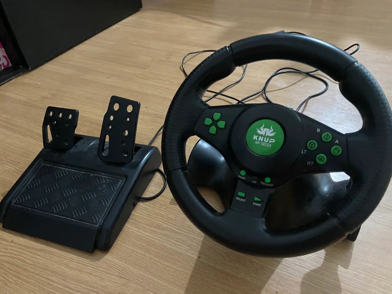 Volante Gamer Knup KP-5815A com Pedais - Excelente Estado - Foto 2