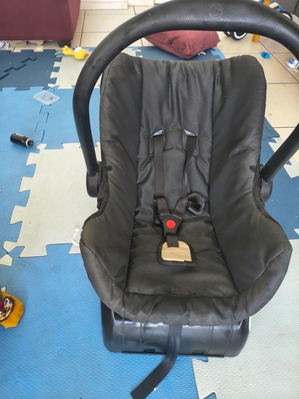 Carrinho de bebê, bebê conforto e banheira com base  - Foto 2