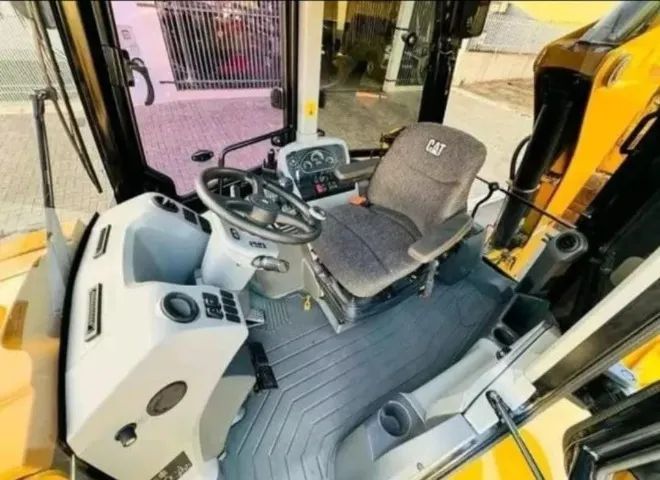 Retroescavadeira Caterpillar 2016 - Foto 4