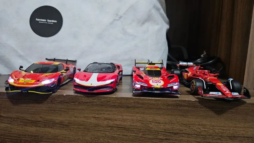 Coleção completa Shell Ferrari Racing Legends - controladas por app no celular - Foto 2