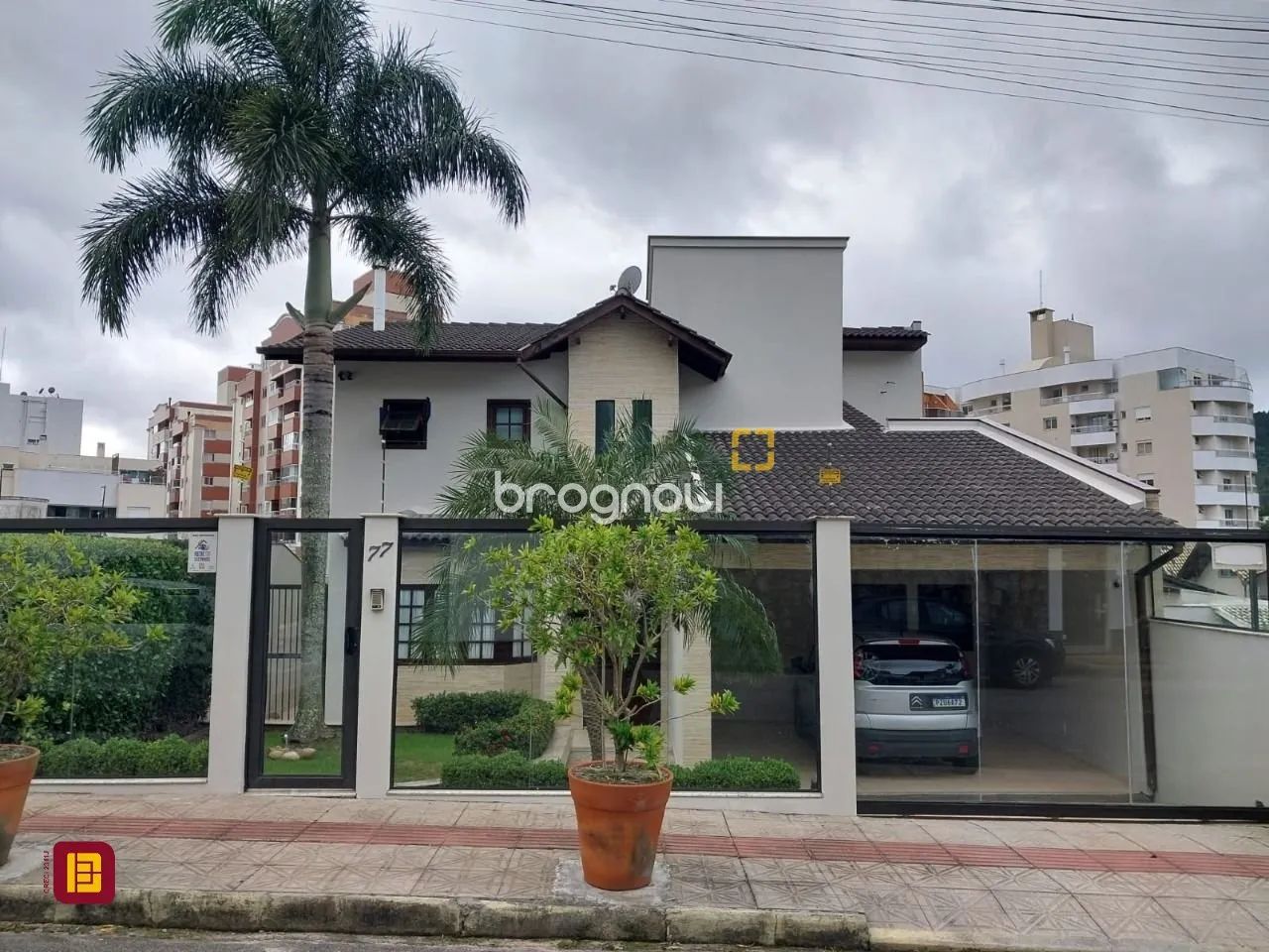 Casa Córrego Grande 4 quartos 220mts piscina