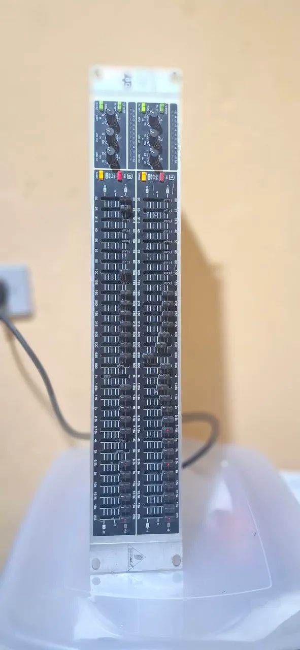EQUALIZADOR  BEHRINGER ULTRAGRAPH PRO - Foto 4