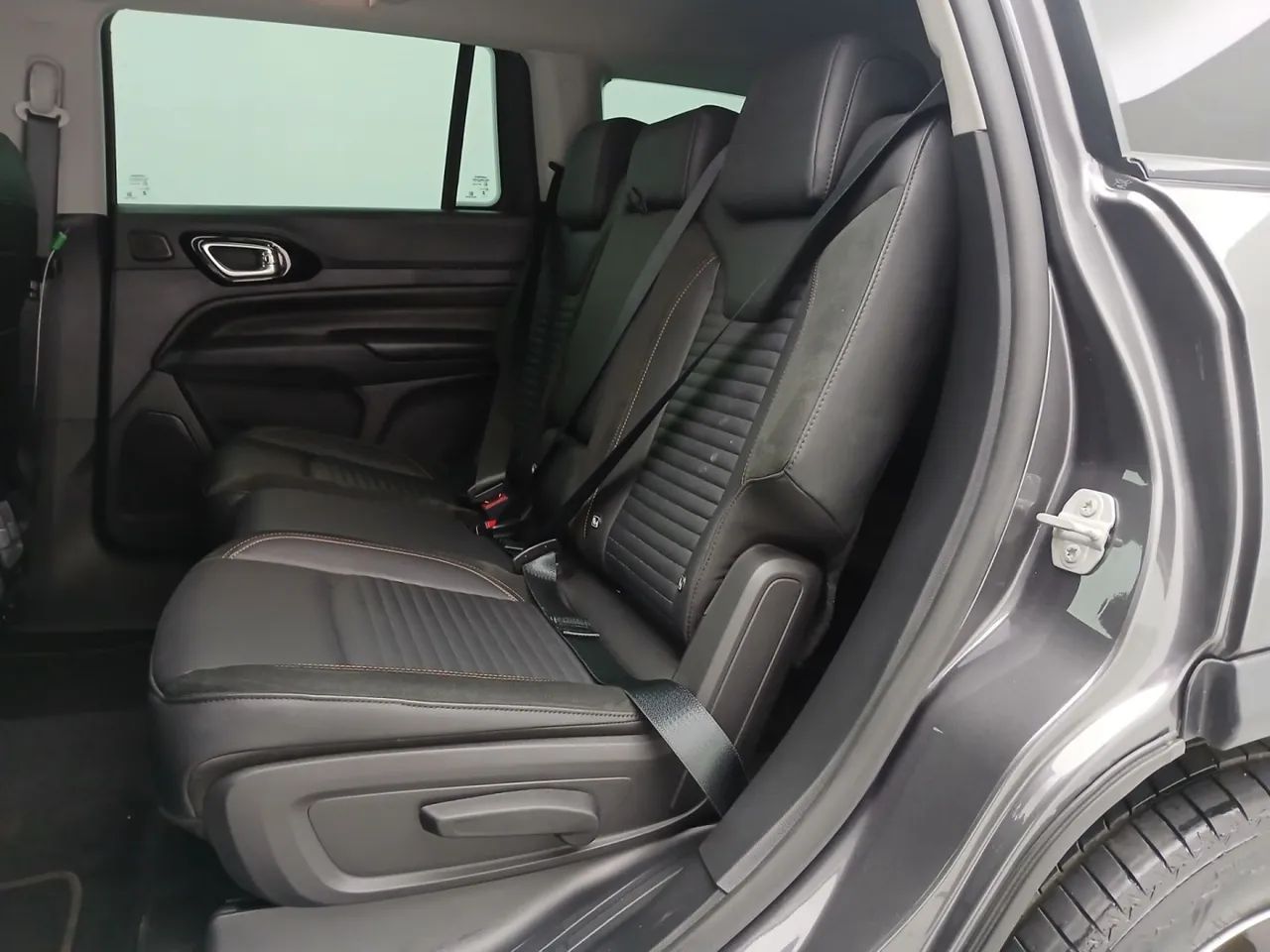 Jeep Commander Limited T270 1.3 TB Flex Aut., foto 17 de 18