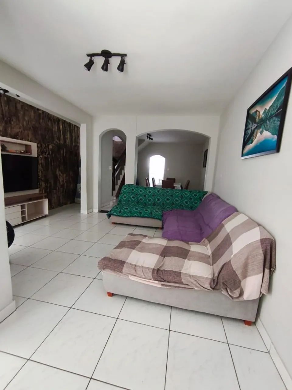 Casa triplex escriturada próximo a UNEB