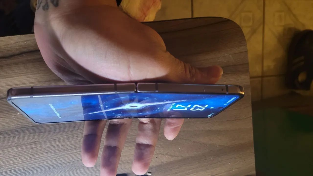 SAMSUNG ZFLIP 4 256gb - Foto 3