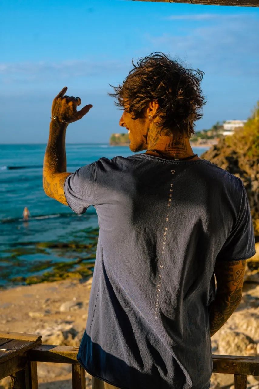 Roupas Masculinas (Camisetas, Moletons) - Foto 2